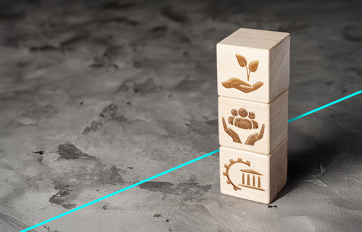 Imagem mostra um cubo de madeira com ícones